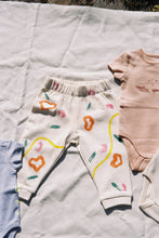 Lade das Bild in den Galerie-Viewer, Vorbestellbar Kunterbunt-Baby Hose