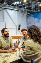 Lade das Bild in den Galerie-Viewer, Hofliebe Liebe Unisex T-Shirt