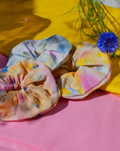 Lade das Bild in den Galerie-Viewer, Regenbogen Scrunchies
