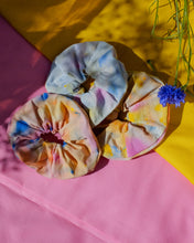 Lade das Bild in den Galerie-Viewer, Regenbogen Scrunchies