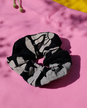 Lade das Bild in den Galerie-Viewer, florale Scrunchies