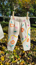 Lade das Bild in den Galerie-Viewer, Vorbestellbar Kunterbunt-Baby Hose