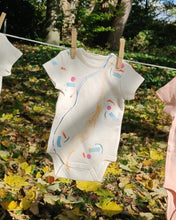 Lade das Bild in den Galerie-Viewer, Vorbestellbar Kunterbunt-Baby Body