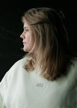 Lade das Bild in den Galerie-Viewer, SMILE Oversized Pulli- Limited Edition
