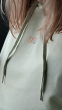 Lade das Bild in den Galerie-Viewer, SMILE Oversized HOODIE- Limited Edition
